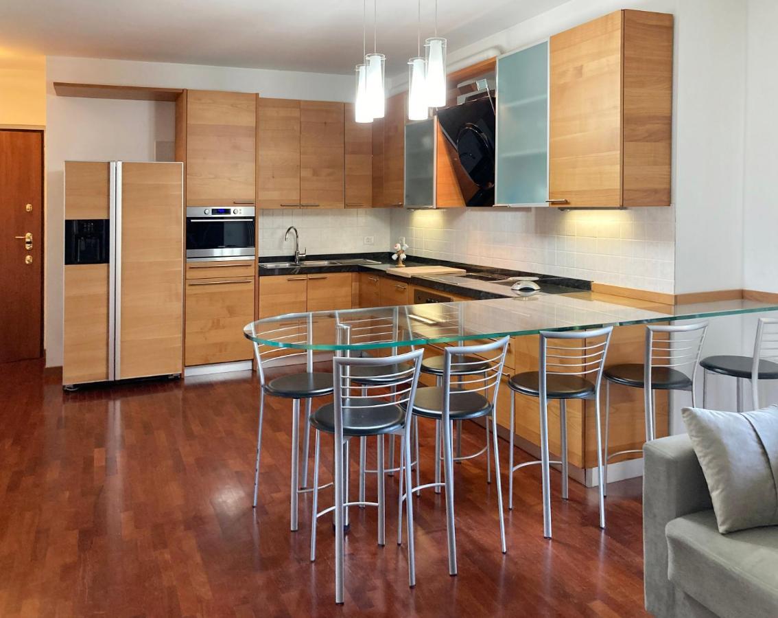 Large Well-Equipped Appartement Near Como Lake Lecco Buitenkant foto