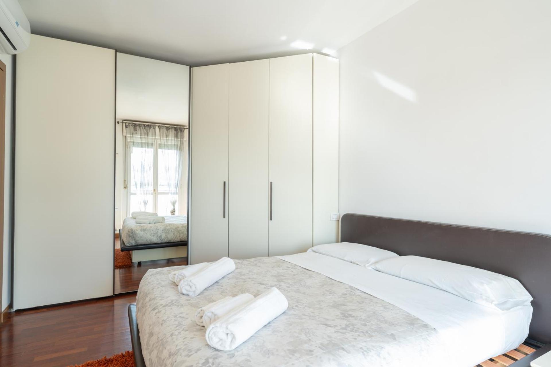 Large Well-Equipped Appartement Near Como Lake Lecco Buitenkant foto